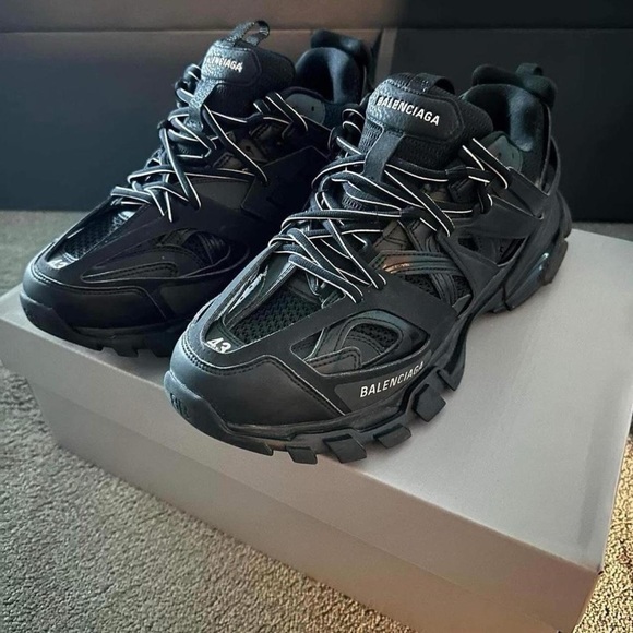 good condition barley worn box included 43”/10.5 good style DM BEFORE PURCHASING - Picture 4 of 4